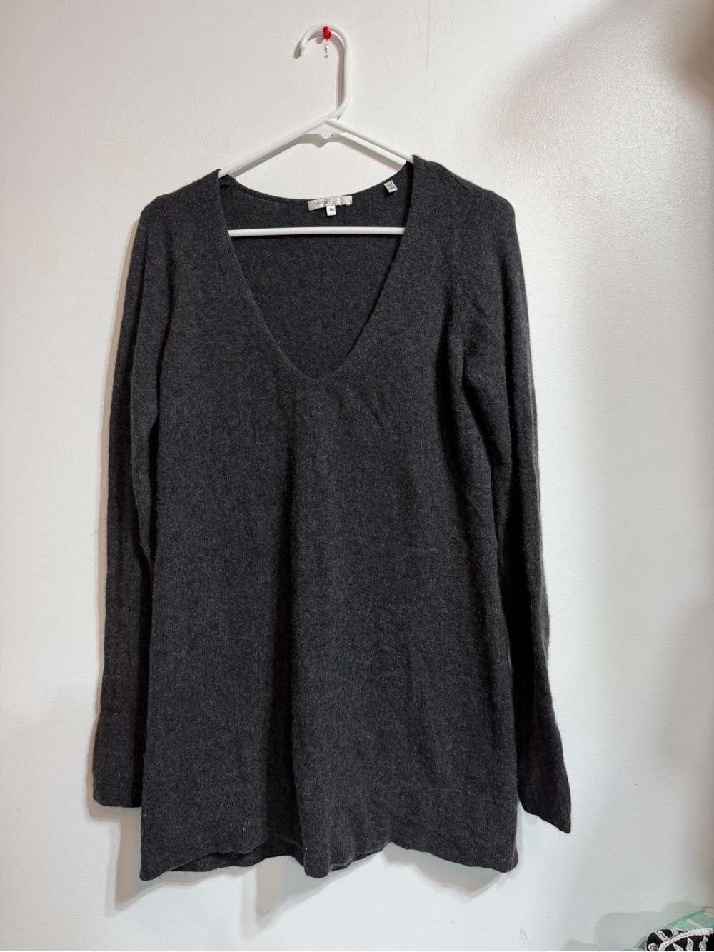 Vince 100% Cashmere Dark Gray Charcoal V-Neck Long Sleeve Sweater Size M